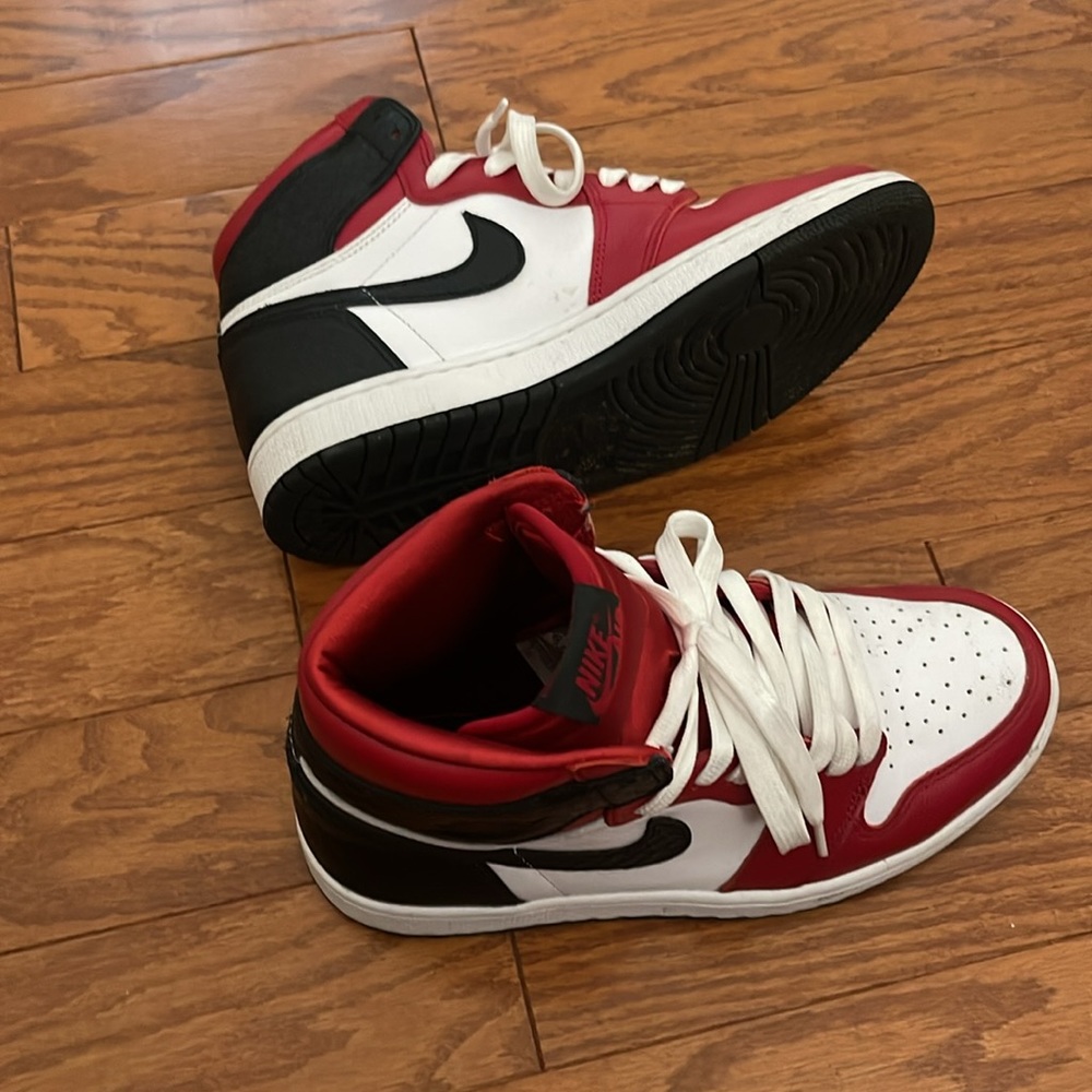 WMNS Air Jordan 1 Retro High OG “Satin Red Snake” - Picture 5 of 5